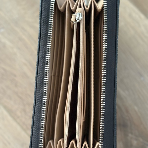 Love Moschino Architectural Design Wallet in Beige and Black - Picture 3 of 11